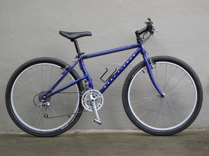 GREY AND BLUE GARY FISHER HOO KOO E KOO 27 SPEED FRONT SUSPENSION TRAIL  BIKE, 44 CM FRAME SIZE, 78 - Able Auctions